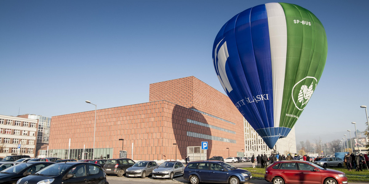 Katowice. Balon Uniwersytetu Śląskiego bada smog 