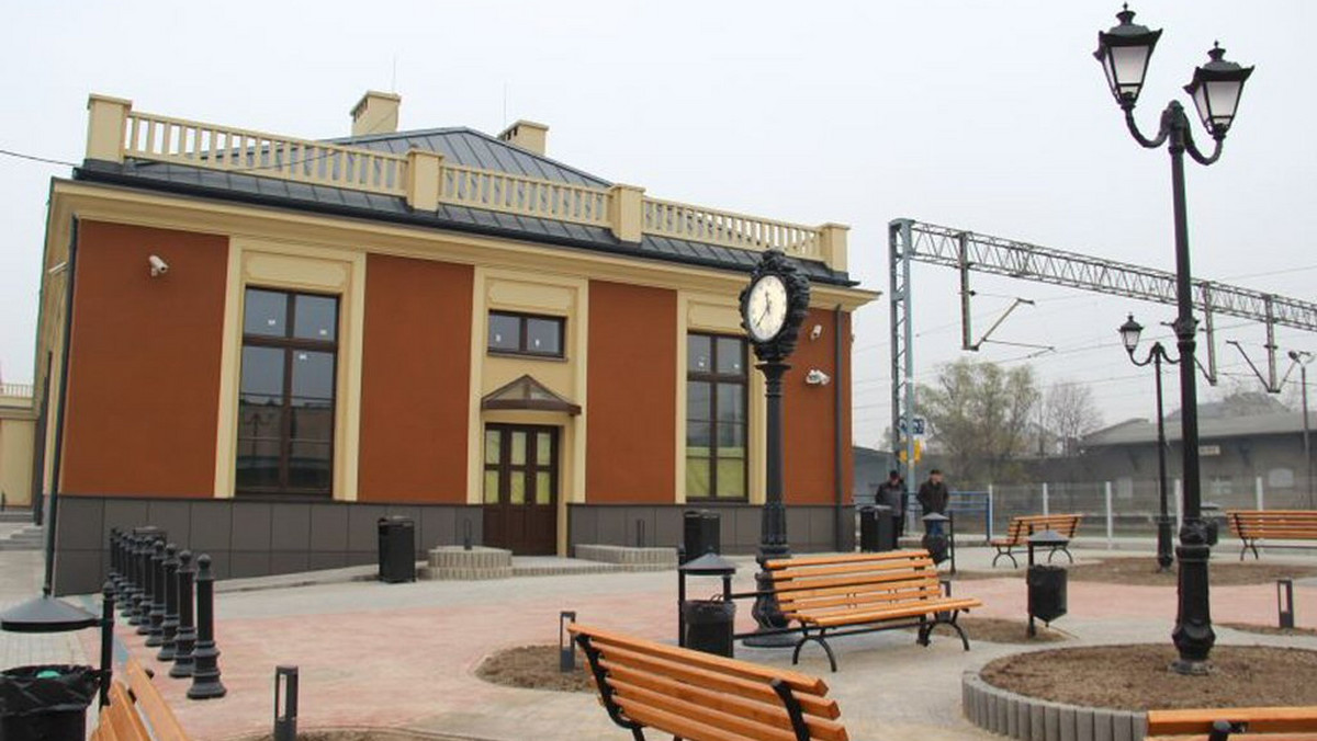 Kolejny dworzec kolejowy w Wielkopolsce zyskał nowe oblicze. PKP zakończyło gruntowną przebudowę obiektu, w ramach której dla pasażerów oddano m. in. dwie poczekalnie. W budynku powstała również sala wystawowa i punkt Kaliskich Linii Autobusowych.