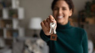 Czy darowizna udziału w spółdzielczym własnościowym prawie do lokalu mieszkalnego generuje obowiązek podatkowy? Jak obliczyć podstawę opodatkowania?