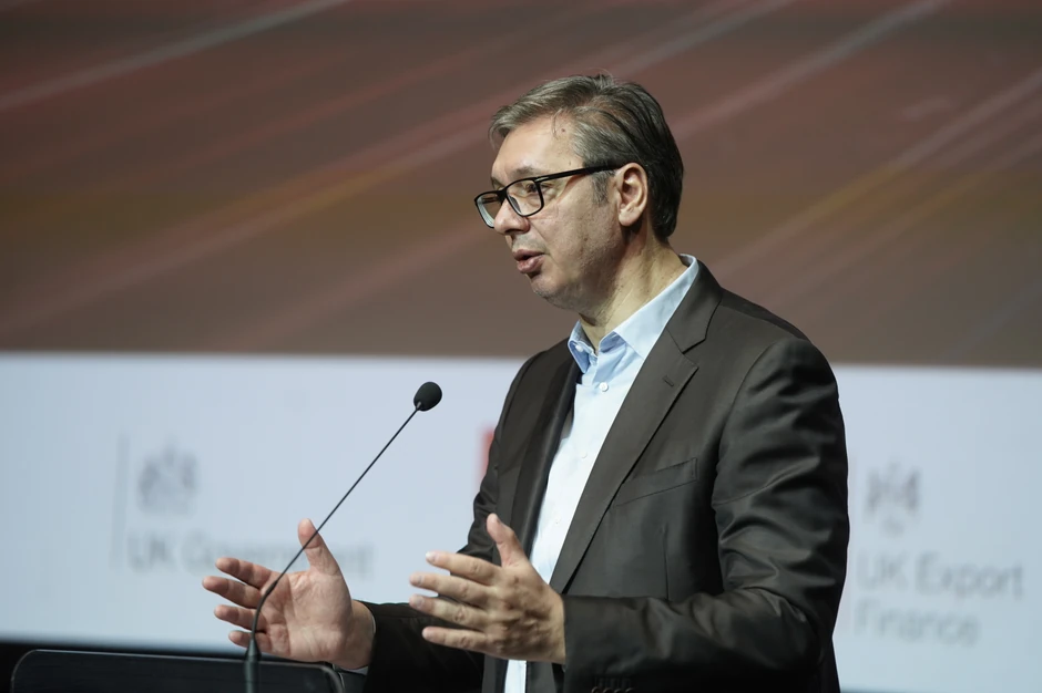 Aleksandar Vučić, Ložionica