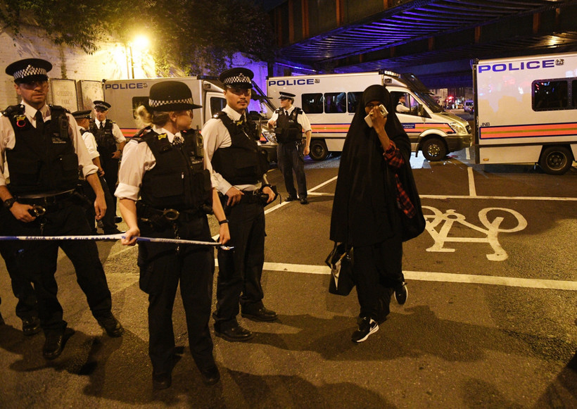 Świadek ataku w Londynie zrobił zdjęcie napastnikowi. "Furgonetka celowo wjechała w ludzi. Wielu leżało na ziemi"