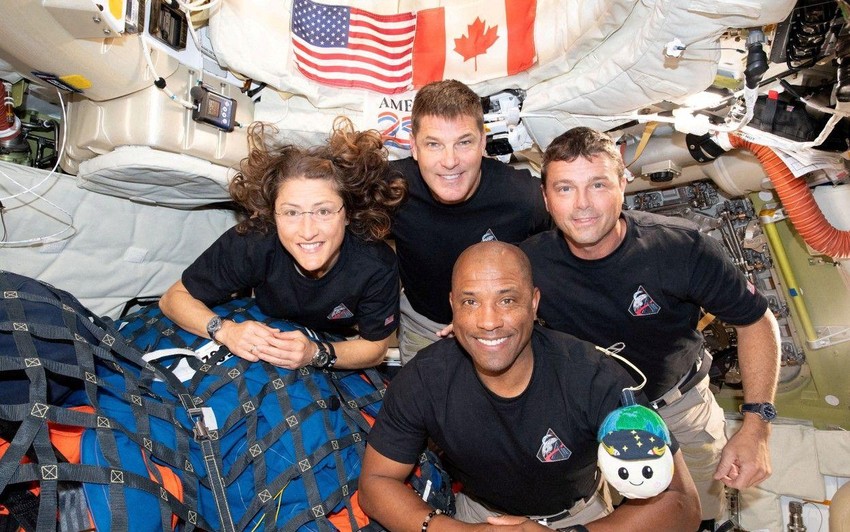 Astronauti Kristina Koh, Džeremi Hansen, Rid Vajsman (gore, sleva na desno) i Viktor Glover | Foto: NASA/Handout via REUTERS