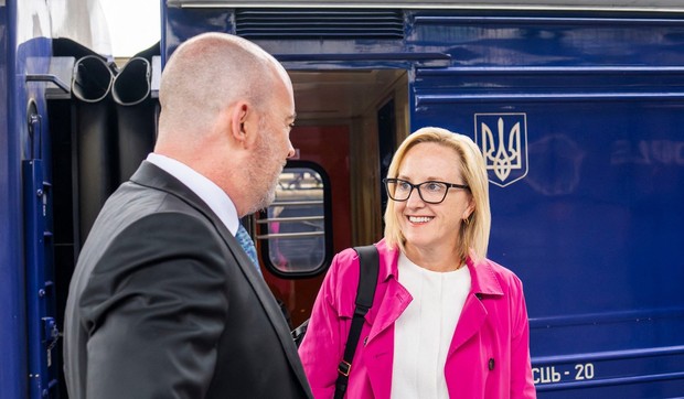 Džuli Dejvis po dolasku u Kijev 5. maja 2025.