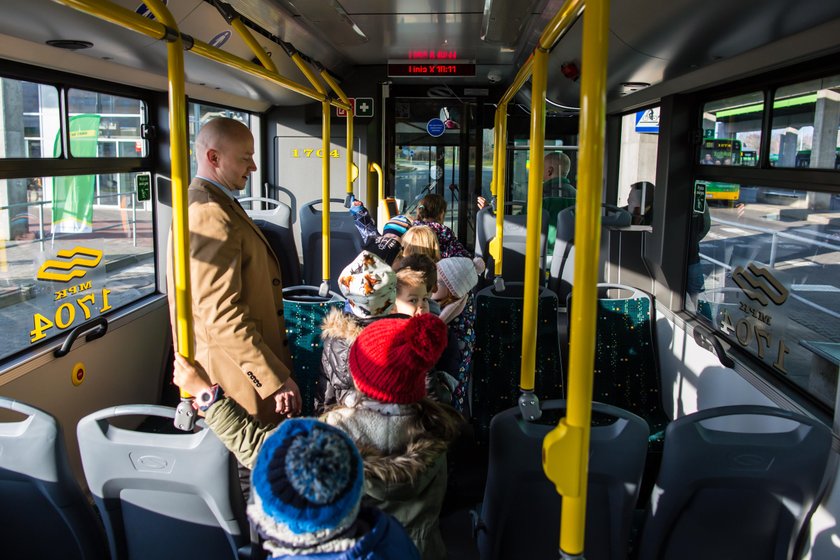 Autobus elektryczne już wożą pasażerów