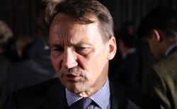 Sikorski: Jako obywatel i przedstawiciel wyborców żądam zawieszenia mszy!