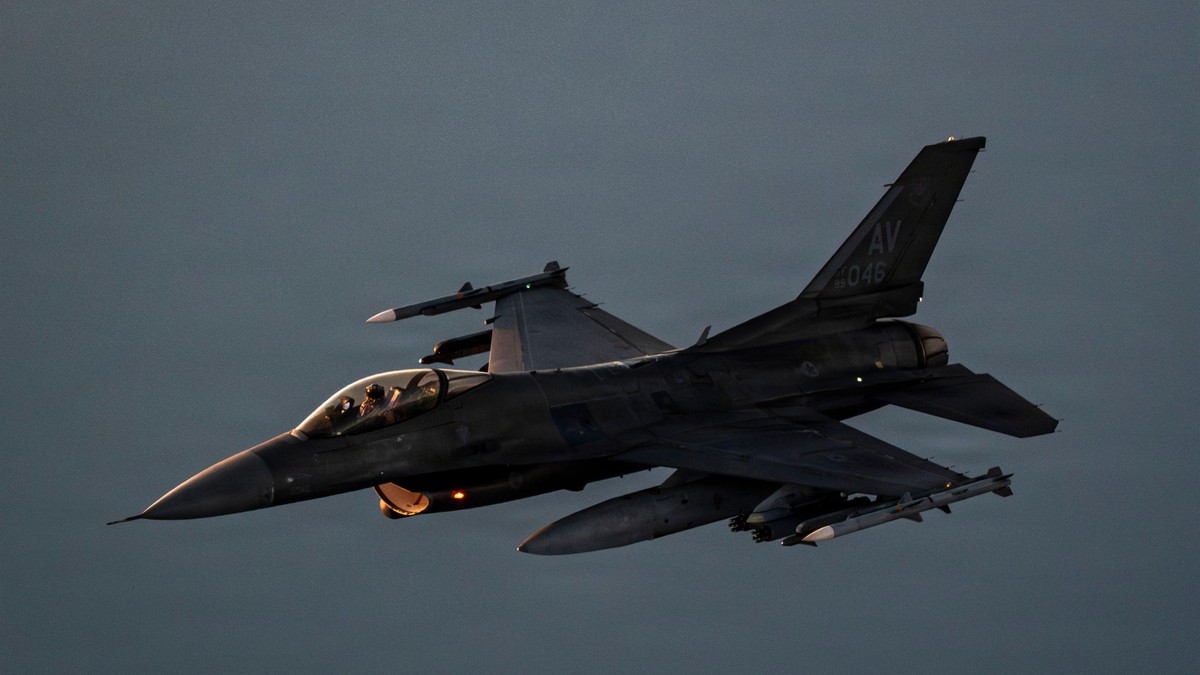 Avion F-16E