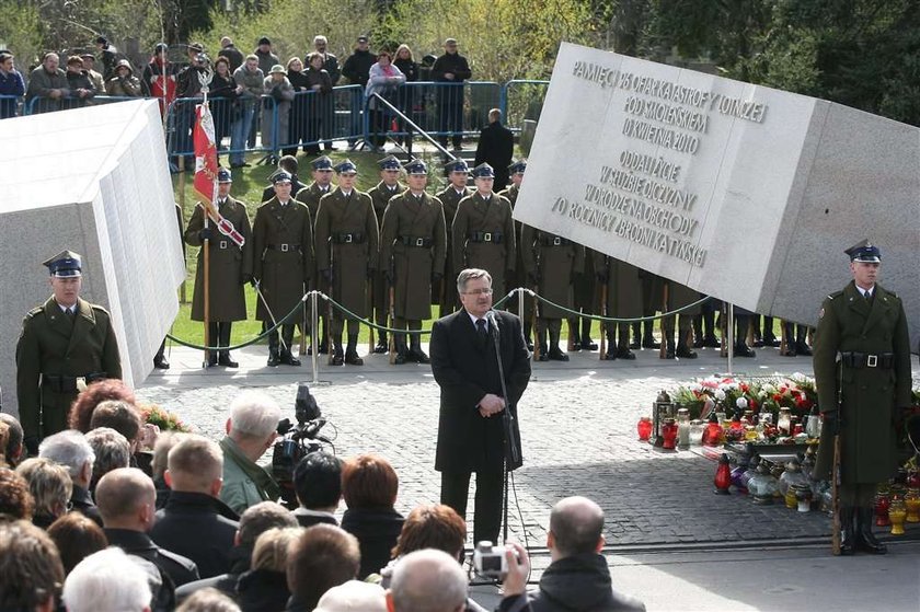 prezydent, Bronisław Komorowski, powązki, pomnik, katastrofa, rocznica