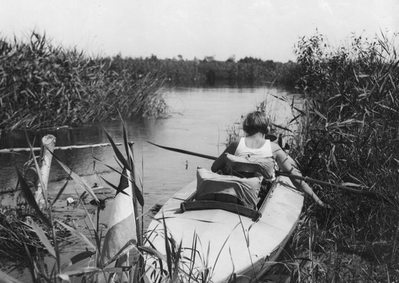 1920 - Turystyka kajakowa na jeziorze Dryświaty.