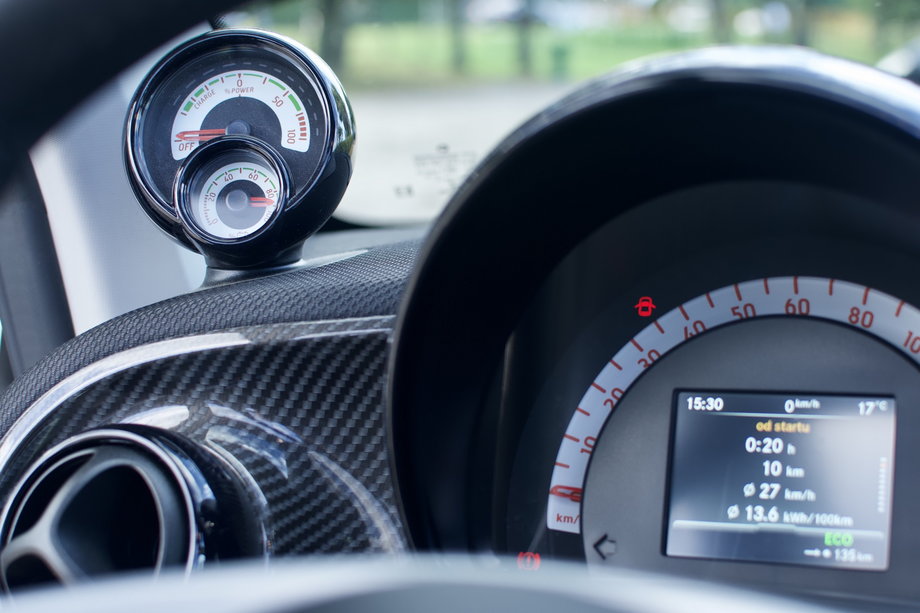 I liked such small details more in the interior of the Smart EQ fortwo cabrio. 
