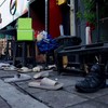 U paničnom begu, mnogi su ostali bez obuće - srceparajući prizor ispred popularnog ugostiteljskog objekta u Bangkoku | Foto: BBC/Lulu Luo