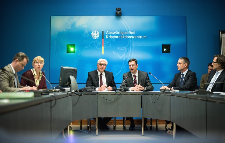 Sztab kryzysowy w niemieckim MSZ z udziałem ministra Franka-Waltera Steinmeiera.