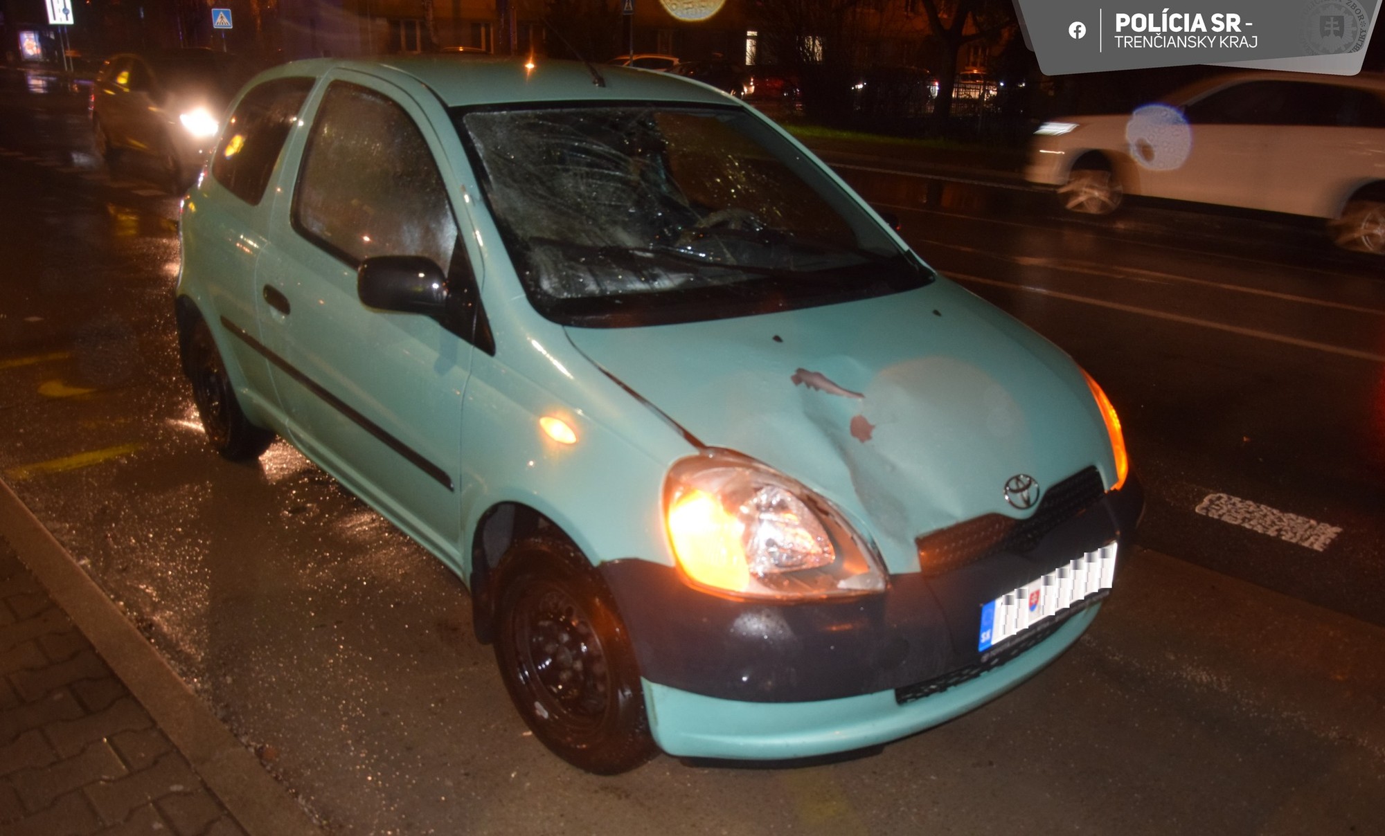 Vodička na priechode v Trenčíne zrazila matku s dcérou.