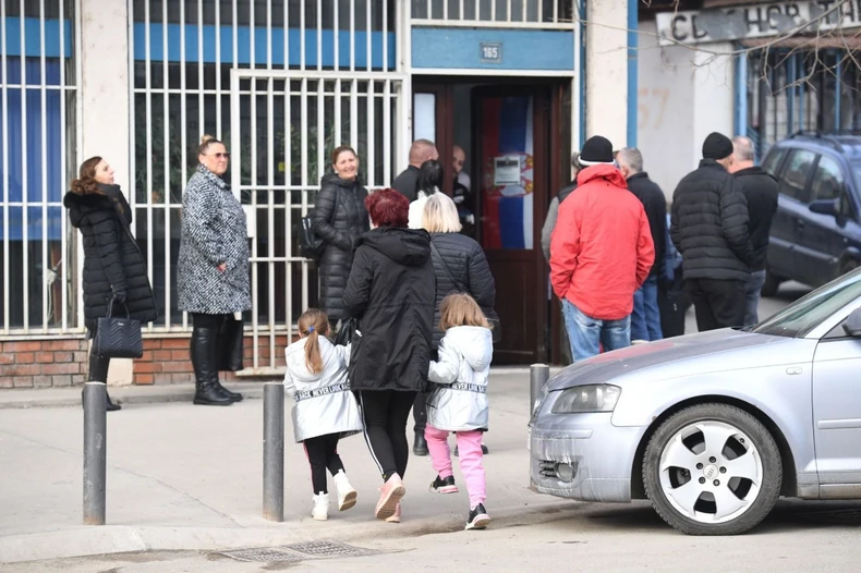 Srbi na KiM več tri nedelje ne mogu da podignu svoja primanja zbog ukidanja dinara