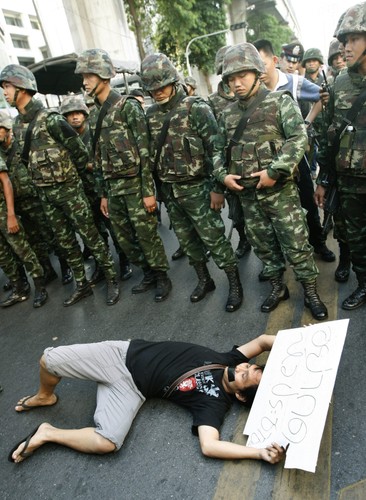 Przewrót wojskowy w Tajlnadii. Fot. EPA/RUNGROJ YONGRIT