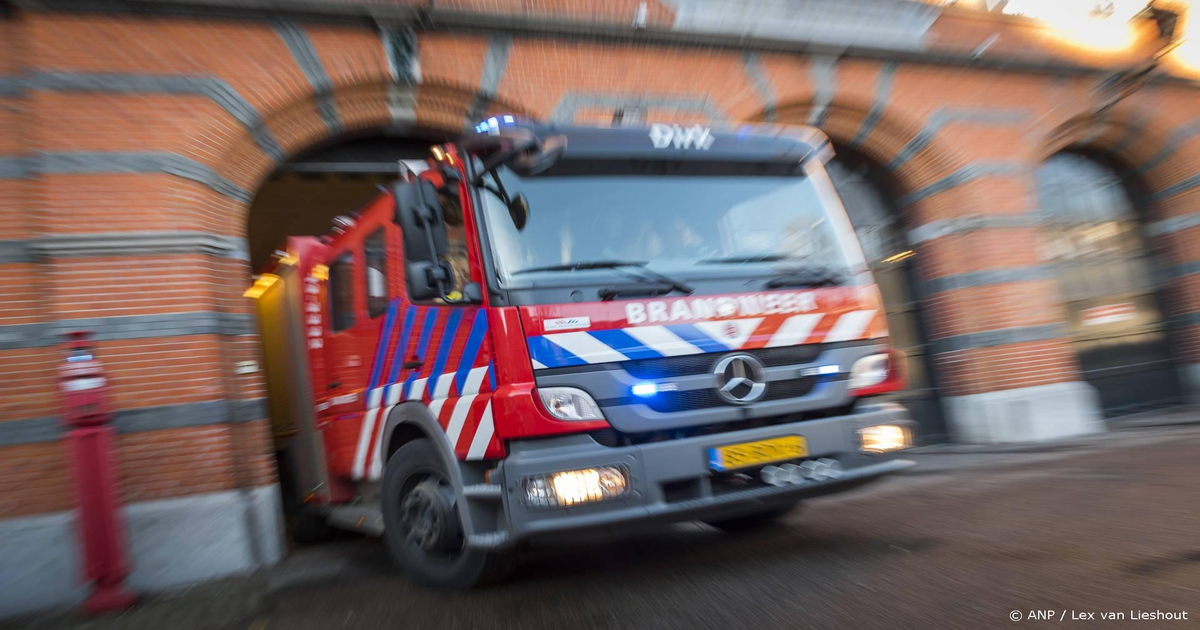 Brand-woedt-nu-in-een-bedrijfspand-in-Alblasserdam-omwonenden-moeten-ramen-en-deuren-sluiten