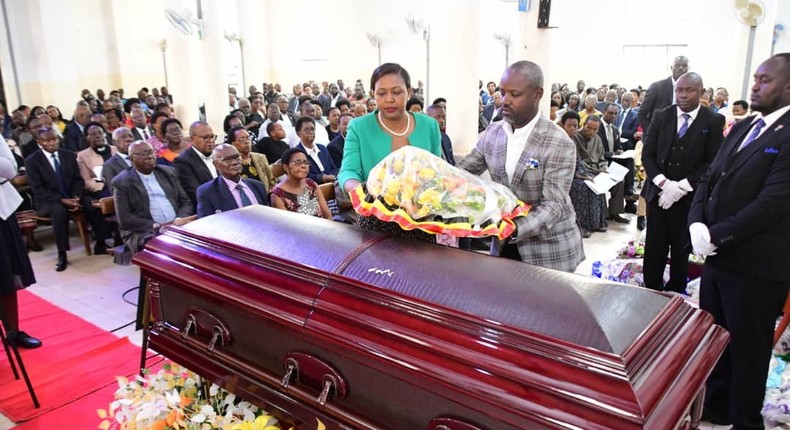 Deputy Speaker Thomas Tayebwa and his wife laying a wreath on Kahenano's remains