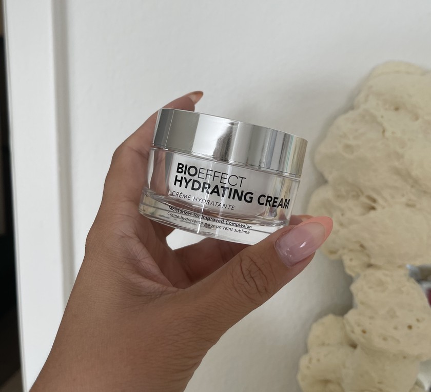 Vor allem auch das Design spricht an: schlicht und elegant. Hydrating Cream von Bioeffect für 118 Franken (50ml).