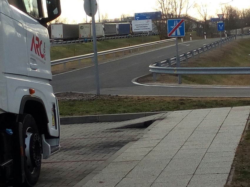 Kilometarske kolone na granici