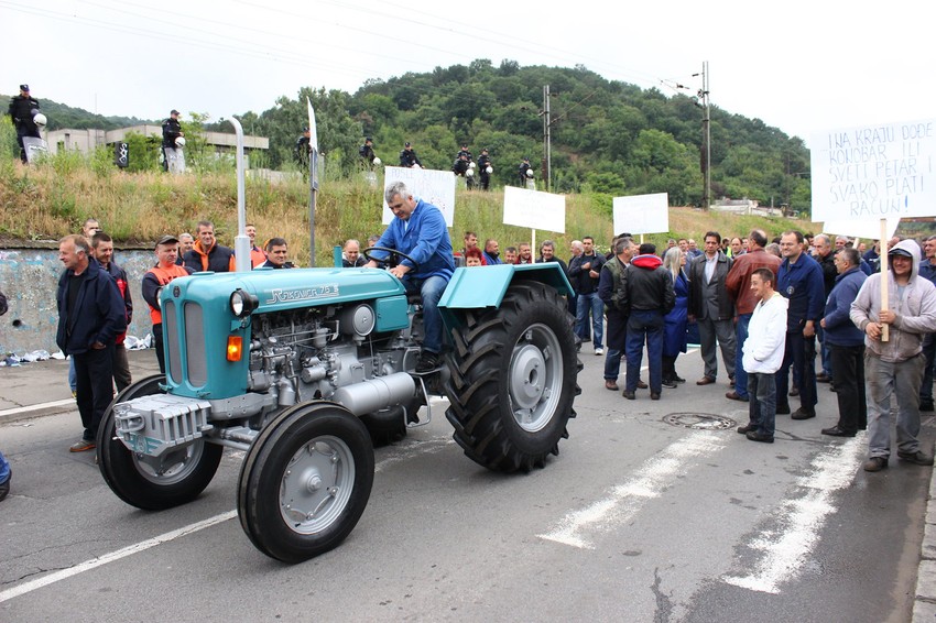 Protest radnika ispred fabrike