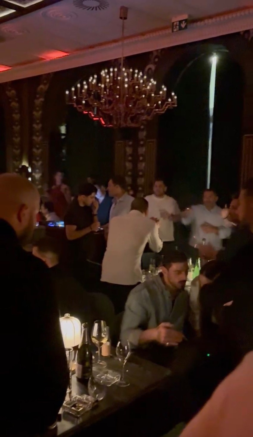 Mikele Morone se provodio do zore