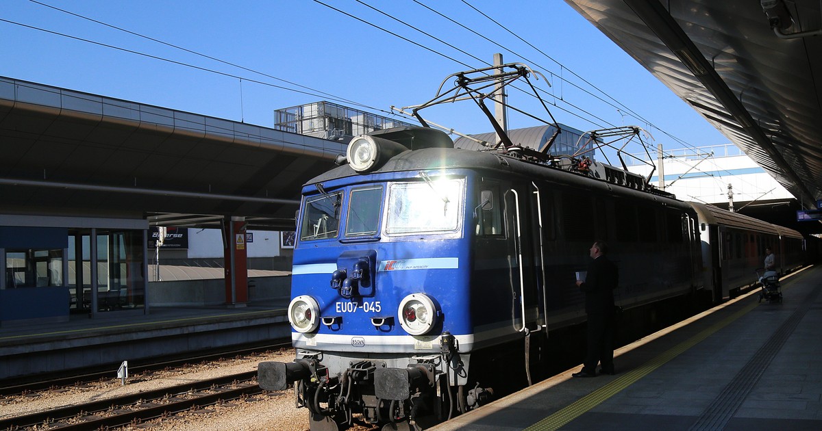 Dwie maszyny na jednym torze. Niebezpieczny incydent w Katowicach. Wskazują winnego