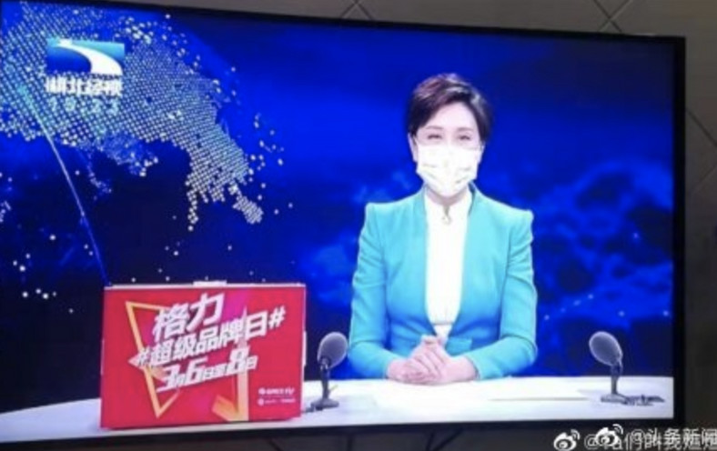 W wielu zagranicznych stacjach telewizyjnych prezenterzy występują w maseczkach ochronnych