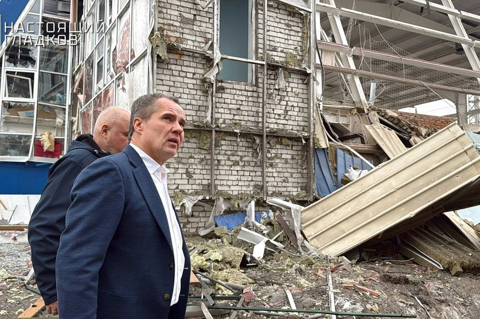 Vjačeslav Gladkov obilazi štetu nakon ukrajinskog napada u selu Maslova Pristan u okrugu Šebekinski u Belgorodskoj oblasti 8. oktobra