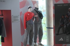 W takich strojach polscy sportowcy wystąpią w zimowych igrzyskach. Ładne, czy wręcz przeciwnie?