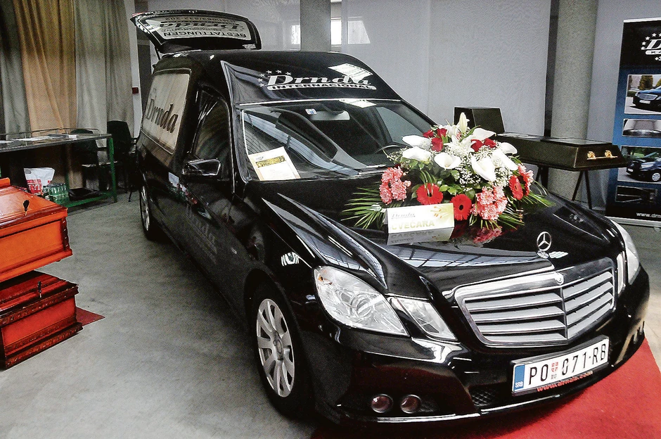 Za poslednju vožnju: Prilagođeni „mercedes“