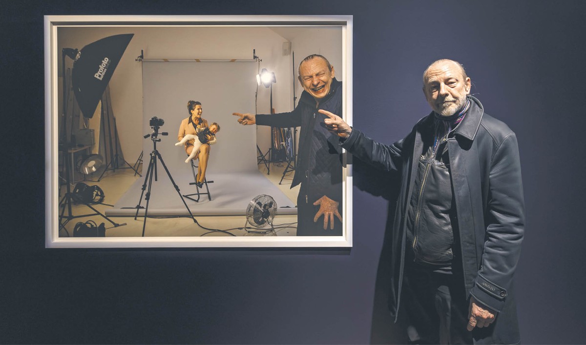 Zbigniew Libera i jego praca „Mamusia (Autoportret)” z 2021 r. Wystawa „Autoportrety” w Muzeum Narodowym w Warszawie