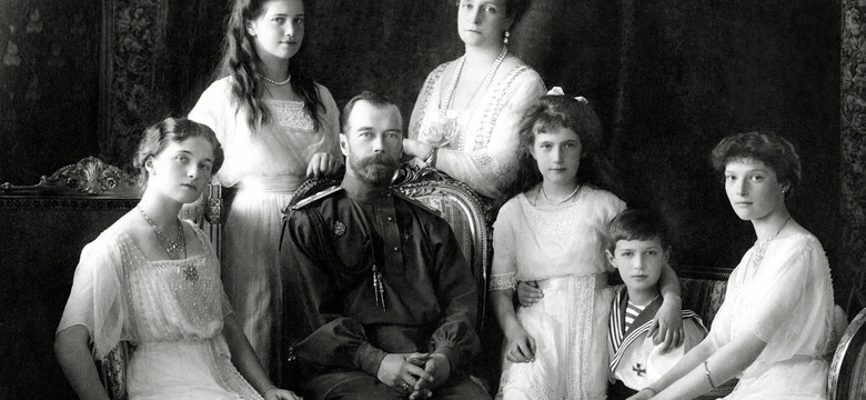 Egzekucja cara Mikołaja II i jego rodziny. Gdy kule zawiodły, kaci użyli bagnetów