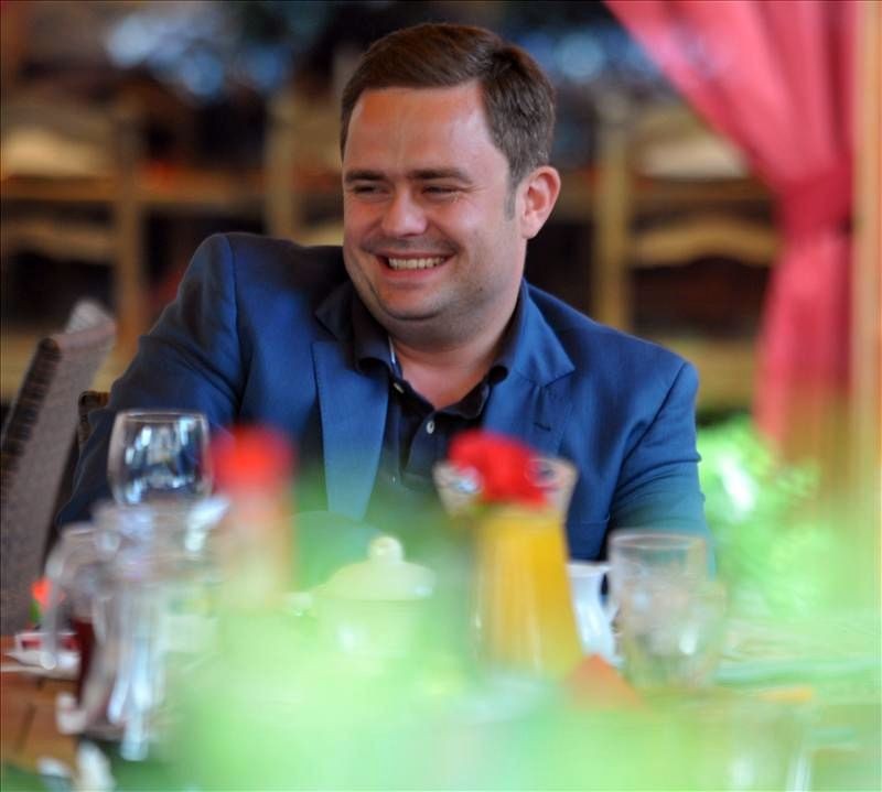 Adam Hofman wypatrzony w restauracji