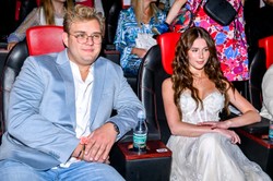 "Letnie zbiory" Roksany Węgiel. Zrywa śliwki w samym bikini [FOTO]