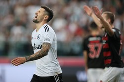 Zmiany w reprezentacji Polski. Santos powołał Grabarę i Wszołka