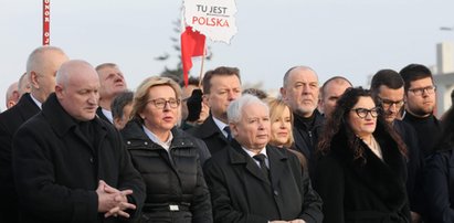 PiS pomodlił się za ofiary katastrofy smoleńskiej