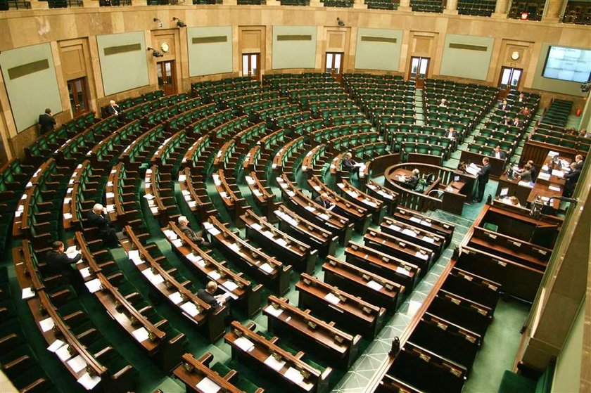 Alkohol zniknął z Sejmu