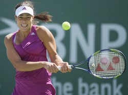 Piękna Ana pomaga dzieciom