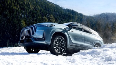 jaecoo 8 wjeżdża do polski. ma silnik 1.5 i deklasuje zasięgiem. ile kosztuje?