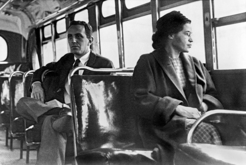 Po wyroku Sądu Najwyższego Rosa Parks mogła zająć miejsce w autobusie bez oglądania się na jakiekolwiek przepisy