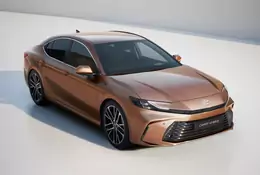 Nowa Toyota Camry trafi do Polski. Efektowna stylistyka i nowy napęd hybrydowy