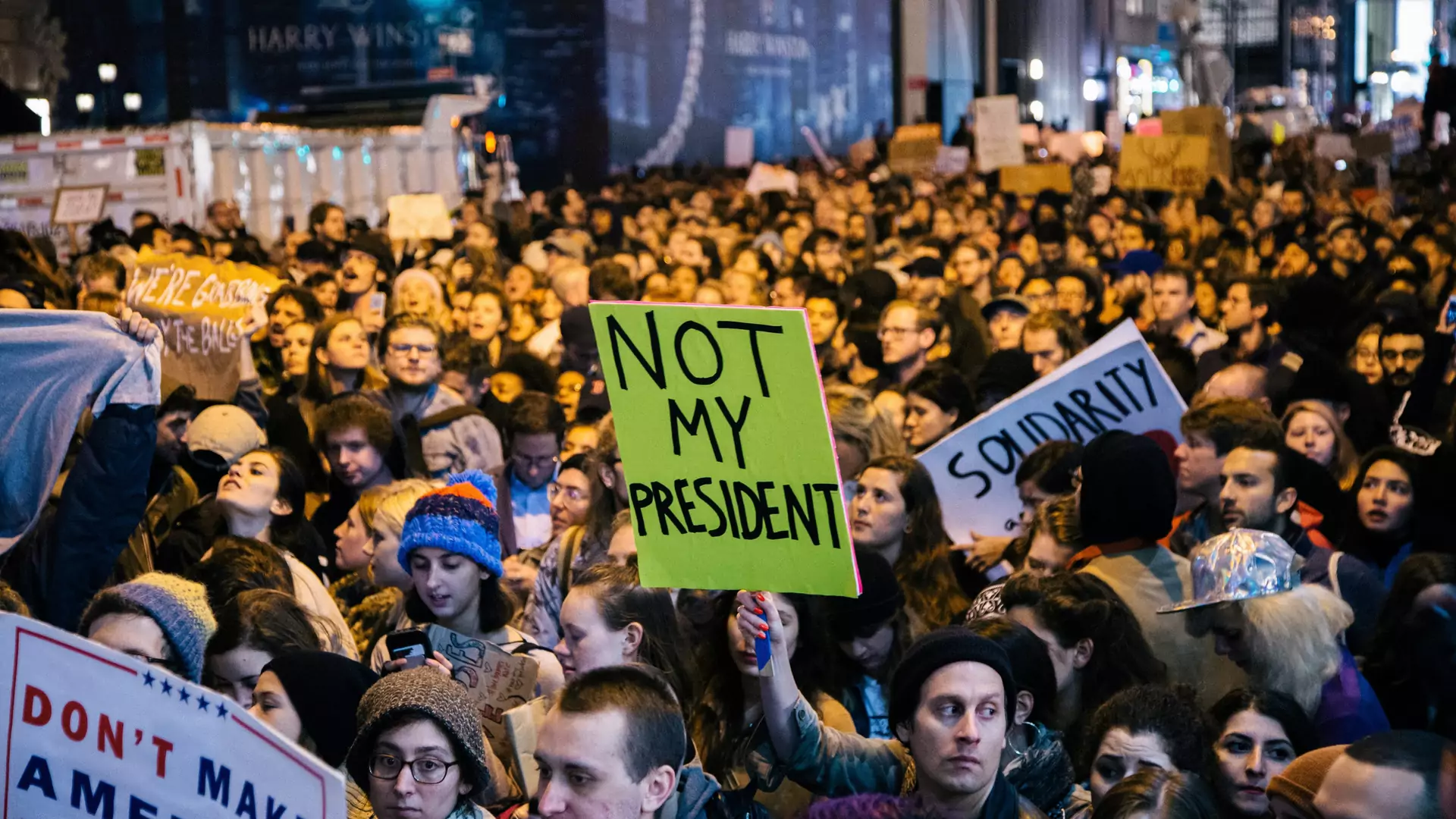 Protesty w USA po wygranej Donalda Trumpa. "To nie mój prezydent"