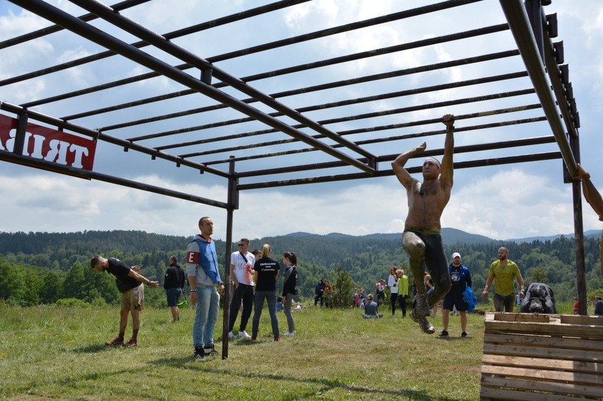 Na stazi dugoj 19 kilometara takmičare čekalo 19 prepreka