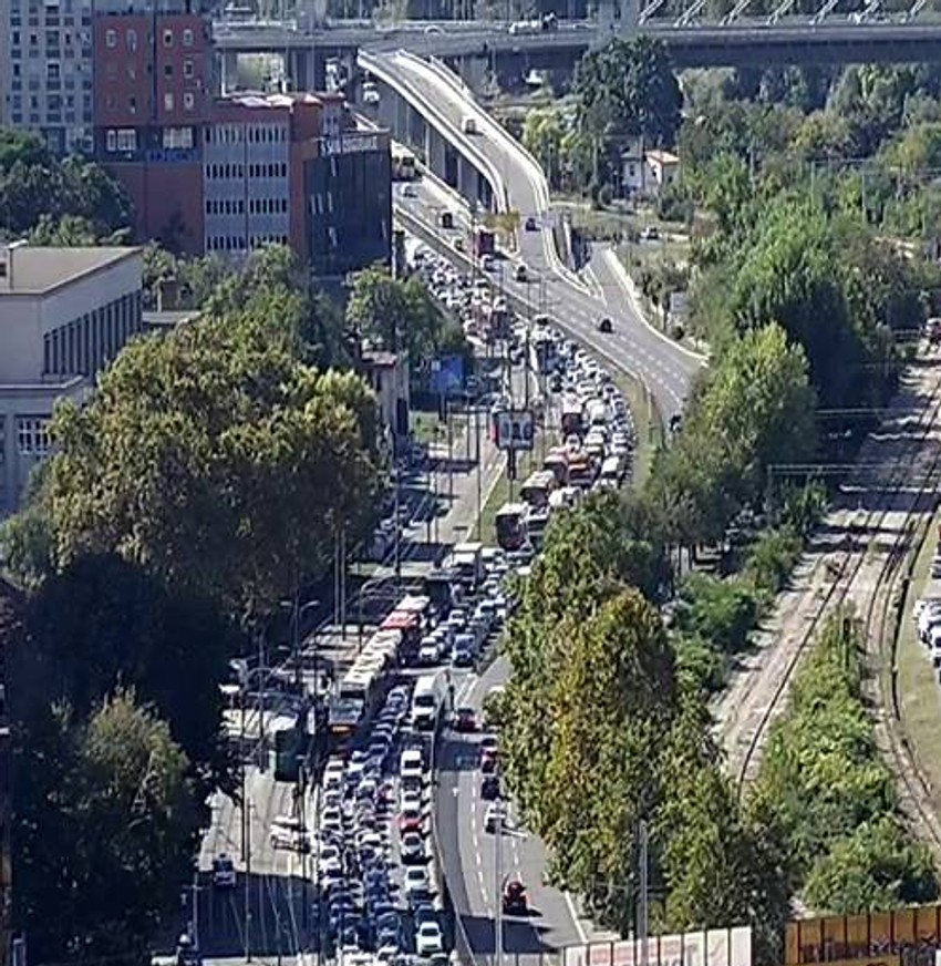 Ogromna kolona od Ade ka Sajmu