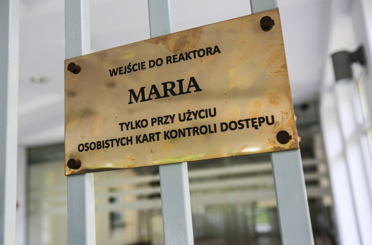 Narodowe Centrum Badań Jądrowych w Świerku jest największym w Polsce instytutem naukowym. Instytut został powołany w 1955 r., natomiast reaktor „MARIA” pracuje w Świerku od 40 lat. 
<br><br>fot.  (mr) PAP/Leszek Szymański