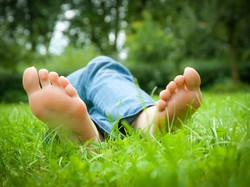 Sezon na odkryte stopy trwa. Zadbaj o nie!