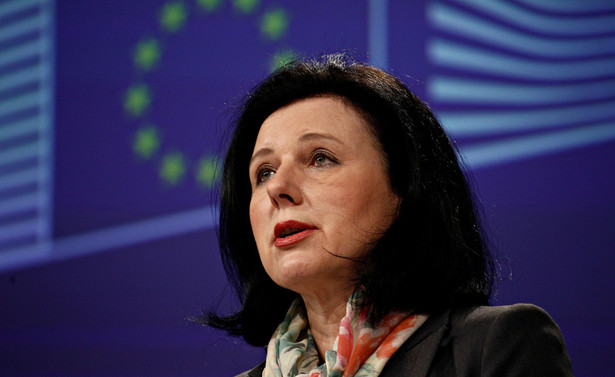 Jourova: Restrykcje w podróżowaniu w UE muszą być szybko zniesione