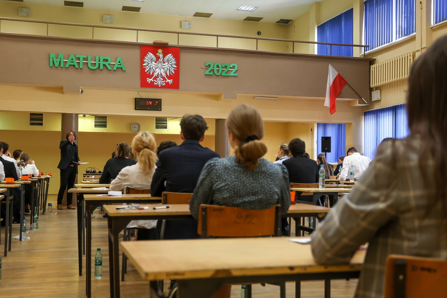 Uczniowie z XX Liceum Ogólnoksztalcacego w Gdańsku na egzaminie z języka obcego