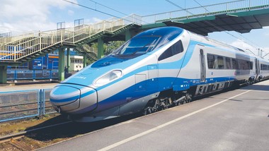 wariant nowej linii kolejowej łączącej podkarpacie z portem polska wybrany. pociągi pojadą 250 km/h