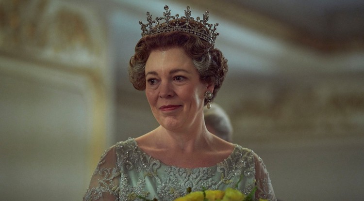 Olivia Colman alakítja II. Erzsébetet A korona című Netflix sorozat 3. évadától