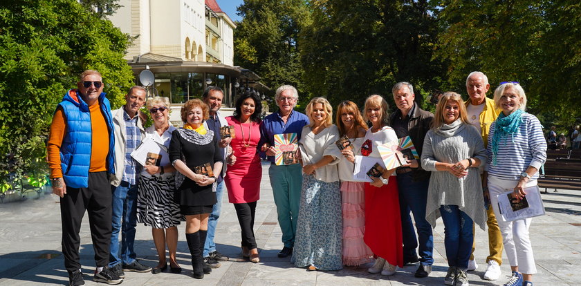 "Sanatorium miłości". Spędzili noc pod namiotem